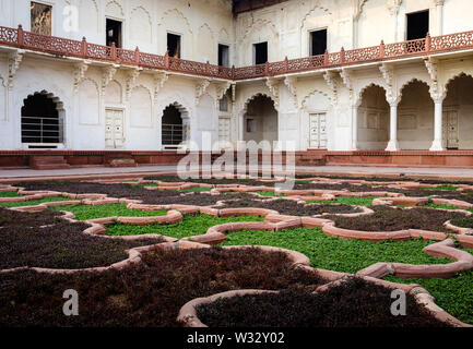 AGRA, INDE - circa 2018 Novembre : vue sur le Fort d'Agra. Il s'agit d'un fort historique de la ville d'Âgrâ en Inde. C'était la résidence principale de l'emp Banque D'Images