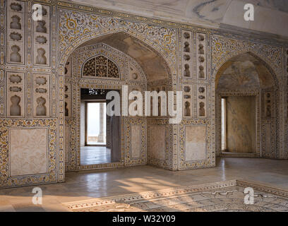AGRA, INDE - circa 2018 Novembre : Intérieur du Fort d'Agra. Il s'agit d'un fort historique de la ville d'Âgrâ en Inde. C'était la résidence principale de la Banque D'Images