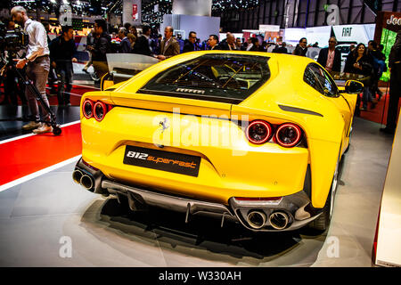 Genève, Suisse, mars 2019 Ferrari 812 Superfast, jaune Salon International de l'automobile, voiture de sport produite par le fabricant italien Ferrari Banque D'Images