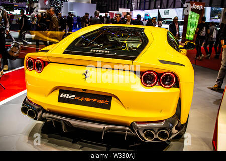 Genève, Suisse, mars 2019 Ferrari 812 Superfast, jaune Salon International de l'automobile, voiture de sport produite par le fabricant italien Ferrari Banque D'Images