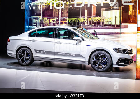 Genève, Suisse, May 2019 Volkswagen Passat VW110 blanc limousine, de l'Automobile de Genève, 8e gen lifting, produite par Volkswagen Banque D'Images