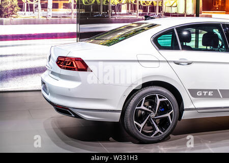 Genève, Suisse, May 2019 Volkswagen Passat VW110 blanc limousine, de l'Automobile de Genève, 8e gen lifting, produite par Volkswagen Banque D'Images