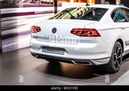 Genève, Suisse, May 2019 Volkswagen Passat VW110 blanc limousine, de l'Automobile de Genève, 8e gen lifting, produite par Volkswagen Banque D'Images