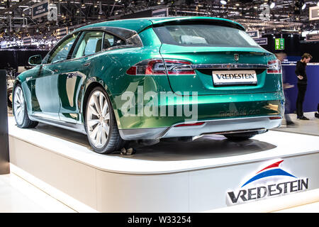 Genève, mars 2019 Tesla Model S Frein de tir avec Vredestein Ultrac Vorti les pneus été, Genève International Motor Show, stand Vredestein Apollo Banque D'Images