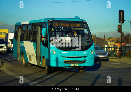 SANTIAGO, CHILI - Juillet 2019 : un bus Transantiago Pudahuel dans Banque D'Images