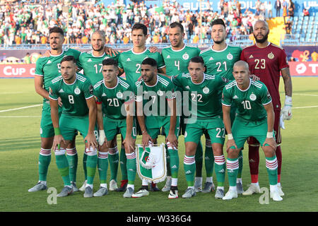 Suez. 11 juillet, 2019. Les joueurs de l'Algérie s'aligner avant le match quart de finale entre la Côte d'Ivoire et l'Algérie lors de la coupe d'Afrique des Nations 2019 dans Suez, Egypte le 11 juillet 2019. Le match s'est terminé 1-1 en temps supplémentaire. L'Algérie a battu la Côte d'Ivoire 4-3 en tirs de barrage. Credit : Wang Teng/Xinhua/Alamy Live News Banque D'Images