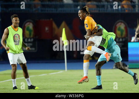 Suez. 11 juillet, 2019. Les joueurs de la Côte d'Ivoire célèbrent pendant le match quart de notation entre la Côte d'Ivoire et l'Algérie lors de la coupe d'Afrique des Nations 2019 dans Suez, Egypte le 11 juillet 2019. Le match s'est terminé 1-1 en temps supplémentaire. L'Algérie a battu la Côte d'Ivoire 4-3 en tirs de barrage. Credit : Wang Teng/Xinhua/Alamy Live News Banque D'Images