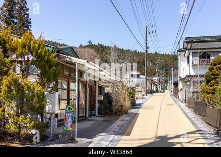 Nikko, Japon - 4 avril 2019 - résidentiel avec des maisons de quartier, maisons de la résidence de style traditionnel japonais design en campagne petit Banque D'Images