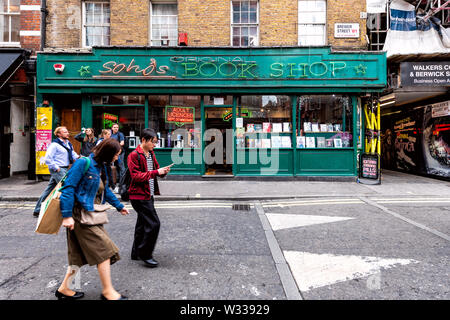 Londres, Royaume-Uni - 12 septembre 2018 : Brewer street road à SoHo Downtown city et rétro vintage des magasins tels que Book Shop et restaurant Homard Banque D'Images