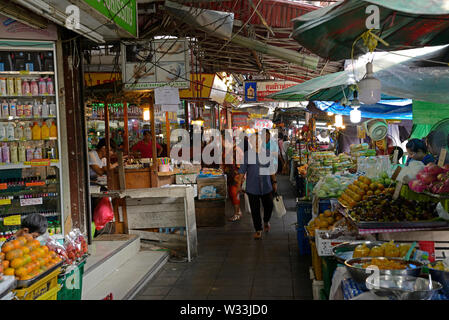 Bangkok, Thaïlande - 13 février, 2019 : street market paysage sur Sukhumvit Soi 103 udom suk Banque D'Images