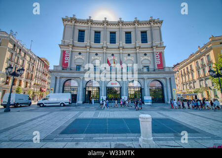 Madrid, Espagne - 21 juin 2019 : Le théâtre Royal (Teatro Real), vue depuis la Plaza de Oriente, Madrid Banque D'Images