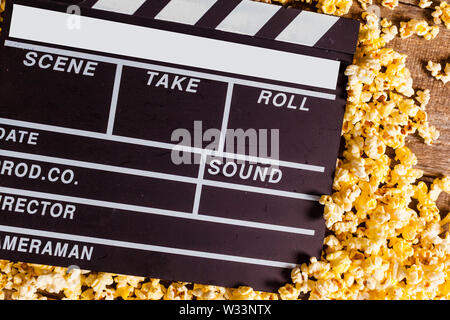 Movie clapper board et pop corn Banque D'Images