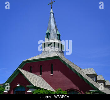 Le clocher est un monument symbole de la Pacte impressionnant Presbyterian Church, dans l'ancienne ville minière de Bisbee, Arizona, États-Unis Banque D'Images