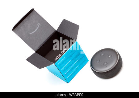 Echo Point (3e génération) - Smart Speaker avec Alexa - Tissu de charbon de bois Banque D'Images