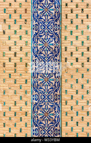 Sol carrelé de mosaïques au mausolée de Pakhlavan Makhmoud (Pahlavon Mahmud), Khiva, Ouzbékistan Banque D'Images