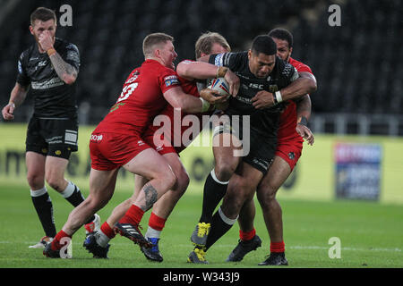 11 JUILLET 2019 , KCOM Stadium, Hull, Angleterre ; Betfred Super League, Round 22, Hull FC vs London Broncos ; Mickey Paea (23) de Hull FC tente de passer à travers la défense de Londres : David Greaves/News Images Banque D'Images