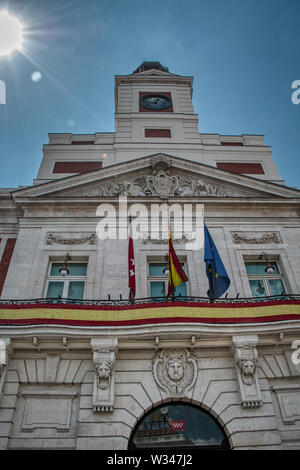 Madrid, Espagne - 21 juin 2019 : La Maison du Post Office (espagnol : Real Casa de Correos) est un bâtiment du dix huitième siècle dans la région de Puerta del Sol, madri Banque D'Images