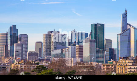 Paris, France - 2 janvier 2015 : les bâtiments des toits de la Defense, Paris, vue de la Fondation Louis Vuitton Banque D'Images