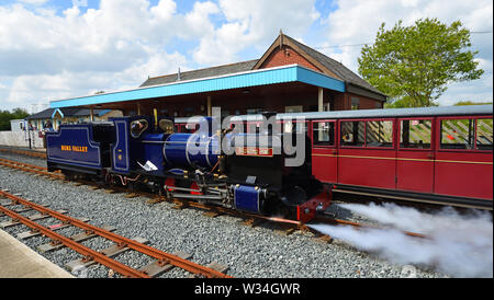 Blickling Hall Narrow Gauge Steam Train à Wroxham Station de la bure Valley Railway Norfolk. Banque D'Images