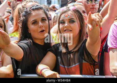 Glasgow, Ecosse, Royaume-Uni. 12 juillet, 2019. Glasgow accueille chaque année le festival de musique open air TRNSMT à Glasgow Green, avec un auditoire de milliers profitant de la musique sous le soleil d'été. Credit : Findlay/Alamy Live News Banque D'Images