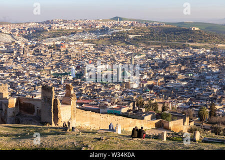 Maroc, Fès : aperçu de la médina de l'Marinid Merenid tombes (ou) Banque D'Images