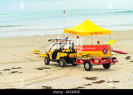 Adelaide, Australie - Février 17, 2019 : Aldinga (Australie-Méridionale) Bay Surf Life Saving rescue team de service durant les week-end d'été chaud Banque D'Images