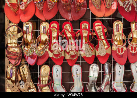 Les chaussures en vente sur Katmandou Banque D'Images