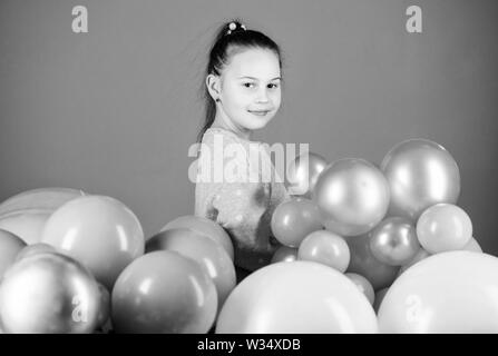 Fete D Anniversaire Journee Des Enfants L Insouciance De L Enfance Tous Ces Ballons Pour Moi Le Bonheur Des Emotions Positives Obsede Par Les Montgolfieres Avoir Du Plaisir Fete A Theme Ballons Fille De L Air