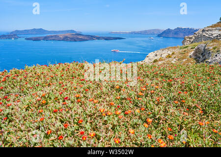 Sur la caldeira avec port depuis près de Oia et Fira - Firostefani, Santorin, Grèce au 31.05.2019. © Peter Schatz / Alamy Stock Photos Banque D'Images