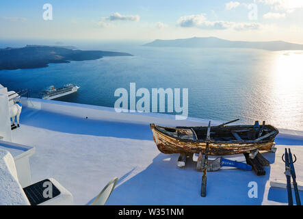 Sur la Caldera de Fira près de Oia, Santorin, Grèce au 02 juin 2019.. © Peter Schatz / Alamy Stock Photos Banque D'Images