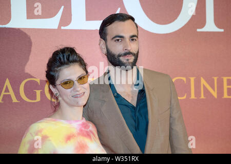 Des chanteurs italiens Marco Mengoni et Elisa participant à la photocall du Roi Lion à Rome Banque D'Images