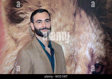 Des chanteurs italiens Marco Mengoni et Elisa participant à la photocall du Roi Lion à Rome Banque D'Images