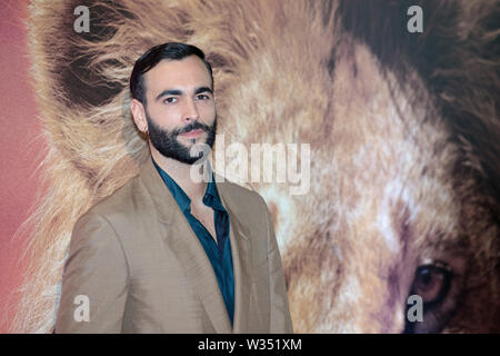 Des chanteurs italiens Marco Mengoni et Elisa participant à la photocall du Roi Lion à Rome Banque D'Images