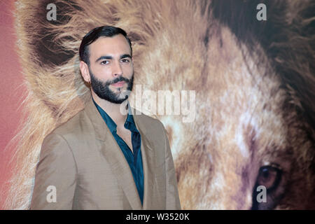 Des chanteurs italiens Marco Mengoni et Elisa participant à la photocall du Roi Lion à Rome Banque D'Images