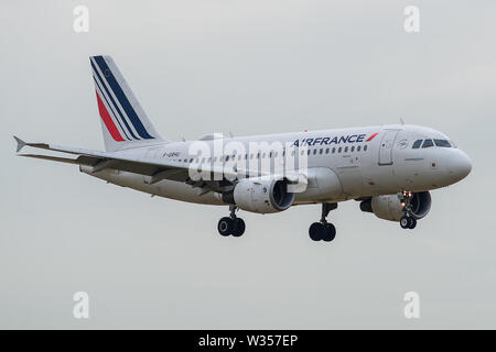 F-GRHU, 11 juillet 2019, l'Airbus A319-111-1471 l'atterrissage à l'aéroport de Paris Charles de Gaulle à la fin de vol Air France AF1751 à partir de Copenhague. Banque D'Images