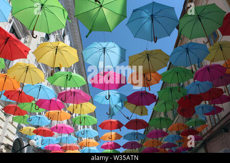 Des parasols colorés de Timisoara, Roumanie, 2019 Banque D'Images