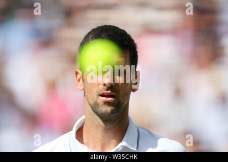 Wimbledon, Londres, Royaume-Uni. 12 juillet 2019. Novak Djokovic la Serbie au cours de l'masculin demi-finale des championnats de tennis de Wimbledon contre Roberto Bautista Agut d'Espagne à l'All England Lawn Tennis et croquet Club à Londres, Angleterre le 12 juillet, 2019. Credit : AFLO/Alamy Live News Banque D'Images