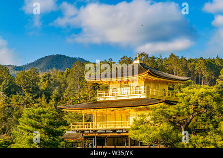 KYOTO, JAPON, JANVIER - 2019 - Vue extérieure du célèbre temple zen kinkakuji à Kyoto City, Japon Banque D'Images