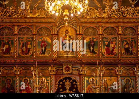 Autel des icônes dans l'église Holy Trinity, dans la vieille ville, Bankso, Bulgarie Banque D'Images