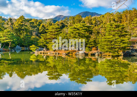 KYOTO, JAPON, JANVIER - 2019 - Vue extérieure du célèbre temple zen kinkakuji à Kyoto City, Japon Banque D'Images