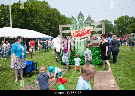 Hadley, Massachusetts est célèbre pour ses asperges et d'avoir un festival pour célébrer la récolte. Banque D'Images