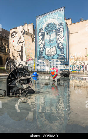 La fontaine Stravinsky ou Fontaine des automates à côté du centre Georges Pompidou, musée. Paris, France. Banque D'Images
