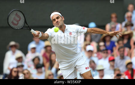 Londres, Royaume-Uni. 12 juillet, 2019. Roger Federer (SUI) lors de son match contre Rafael Nadal (ESP) dans leur match demi-finale du simple messieurs. Crédit : Andrew Patron/ZUMA/Alamy Fil Live News Banque D'Images