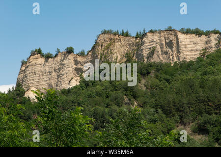 Des pyramides de grès à Melnik, Bulgarie Banque D'Images