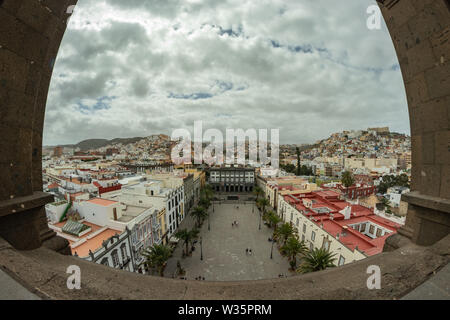 LAS PALMAS DE GRAN CANARIA, ESPAGNE - 08 mars 2019 : vue depuis le toit de la cathédrale de Santa Ana à la place et une partie du centre historique La Banque D'Images