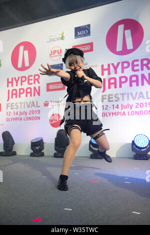 Londres, Royaume-Uni. 12 juillet 2019. Necronomidol est un sombre idole ultra japonais de l'unité basée à Tokyo, Japon, ils l'exécution live au Festival 2019 Japon Hyper à Olympie. Credit : Quan Van/Alamy Live News Banque D'Images