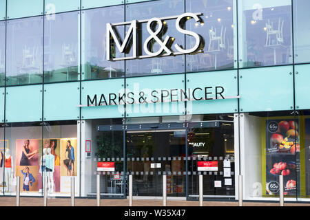 Londres, Angleterre / ROYAUME UNI - 13 juillet 2019 : nouvelle ouverture des magasins Marks et Spencer Banque D'Images