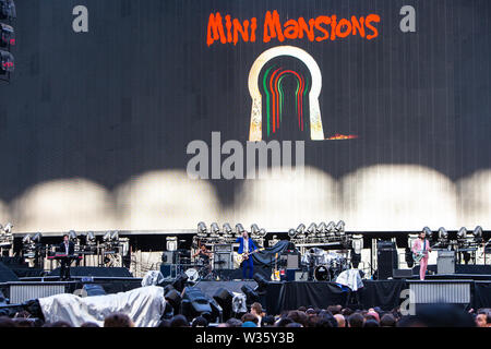 Milan Italie. 12 juillet 2019. Le groupe américain MINI MANSIONS effectue sur scène au stade San Siro l'ouverture du show de Muse. Banque D'Images