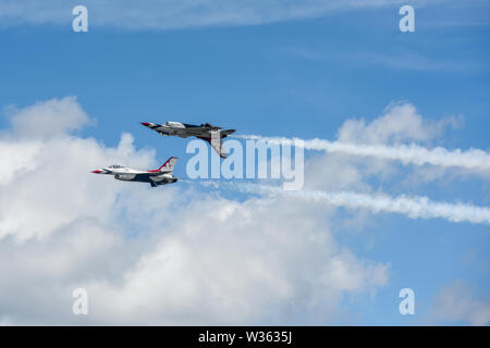 Thunderbird de l'US Air Force F-16 Fighting Falcon avions effectuer une routine à la Feria Aeronautica Internacional-Colombie 2019 à l'aéroport international José María Córdova en 1790, la Colombie, le 11 juillet 2019. L'United States Air Force participe au spectacle aérien de quatre jours avec deux Caroline du Sud Air National Guard F-16s comme statique Présentation, avec un F-16 de démonstration aérienne par l'US Air Force Thunderbirds. La participation militaire des États-Unis dans l'air show est l'occasion de renforcer nos relations militaires avec les partenaires régionaux et offre la possibilité Banque D'Images