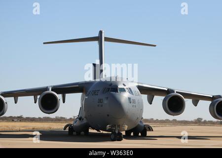 Caroline du Nord un Air National Guard C-17 sur la piste des taxis à des forces de défense du Botswana's Thebephatshwa Airbase au Botswana le 10 juillet 2019. Plus de 170 de l'armée et de la garde de Caroline du Nord, New York et du New Jersey s'est rendu au Botswana de participer à la hausse en 2019 Minuteman, un exercice d'Africom la promotion de la Garde nationale des États-Unis, les programmes de partenariat de l'État sur le continent africain. Banque D'Images